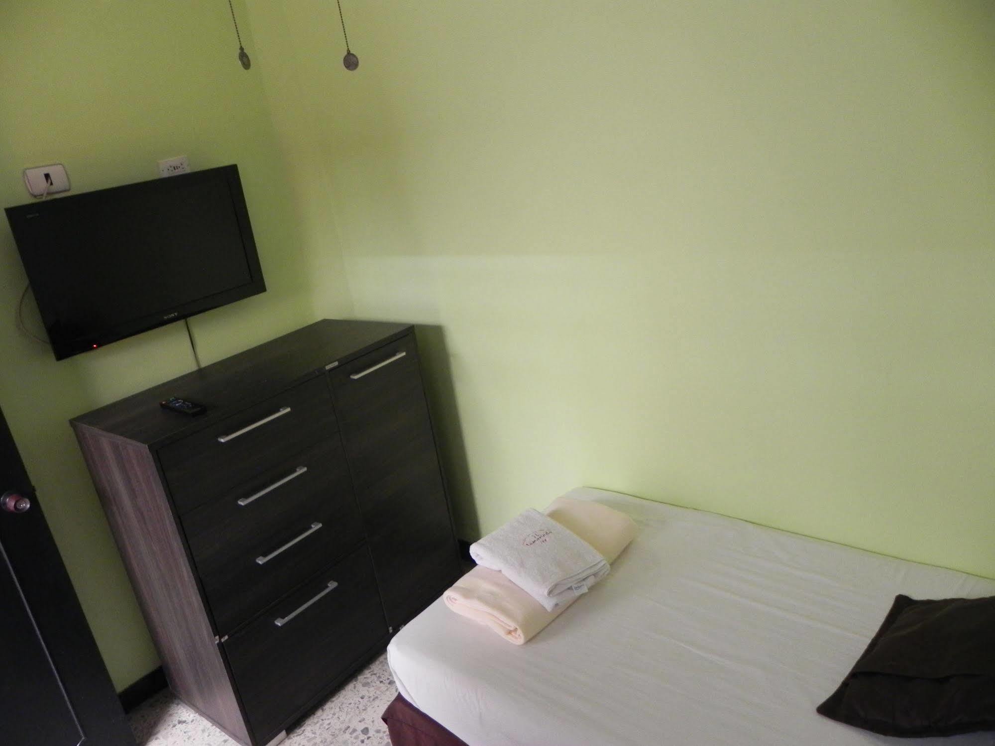 Hostal Tamarindo Inn Μεντεγίν Εξωτερικό φωτογραφία