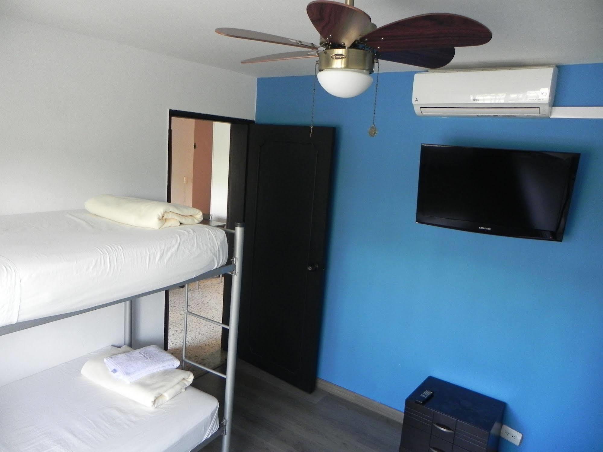 Hostal Tamarindo Inn Μεντεγίν Εξωτερικό φωτογραφία