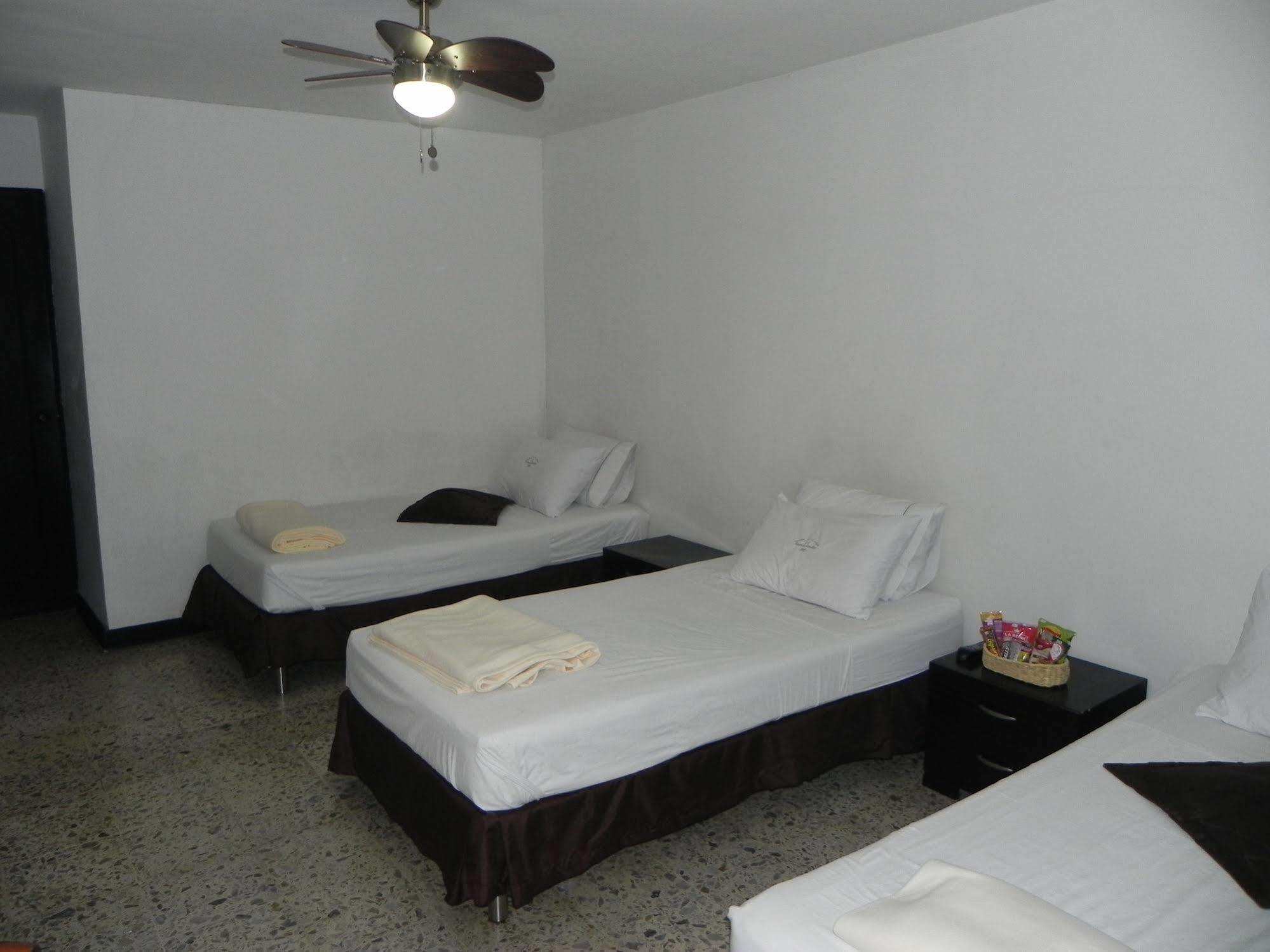 Hostal Tamarindo Inn Μεντεγίν Εξωτερικό φωτογραφία