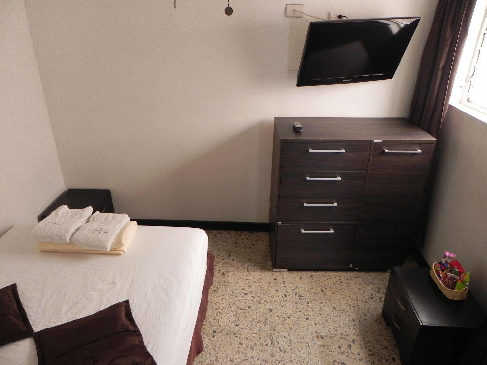 Hostal Tamarindo Inn Μεντεγίν Εξωτερικό φωτογραφία